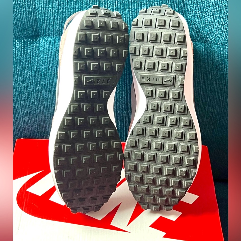 Like New NIKE Sneakers 👟 7- 1/2 🚫Out Of Stock🚫 - Picture 7 of 12
